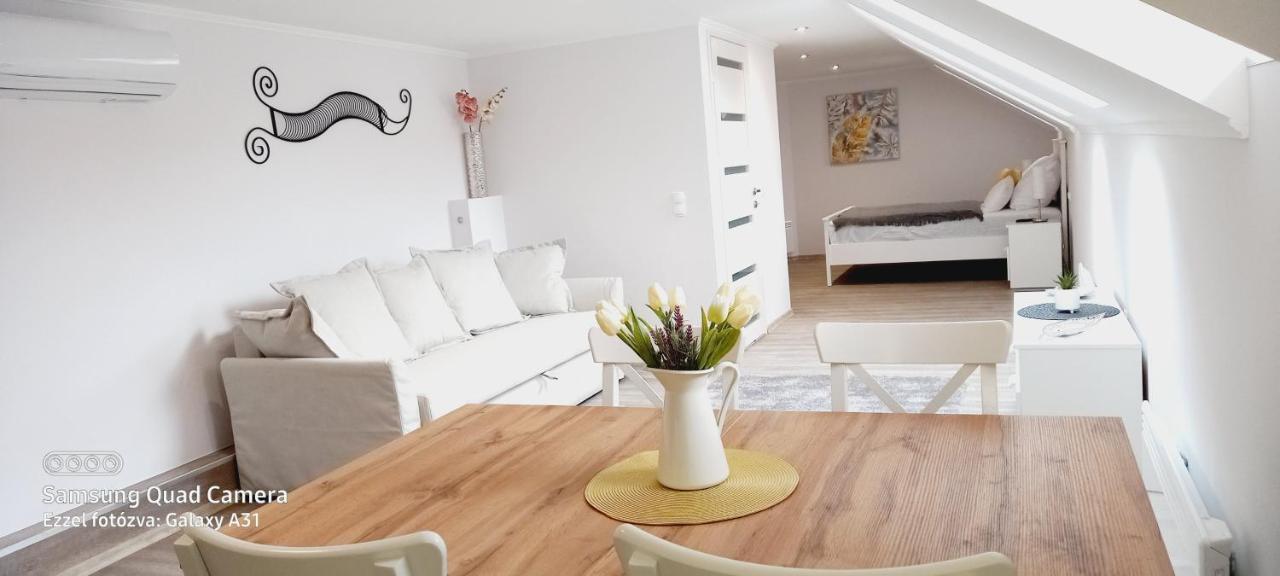 Júlia Apartman Eger Exterior foto